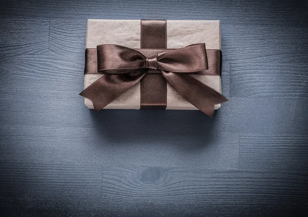 Present box with brown bow — Stock Photo, Image