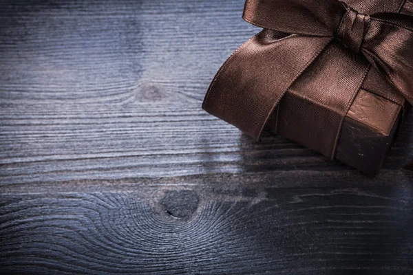 Gift box with brown bow — Stock Photo, Image