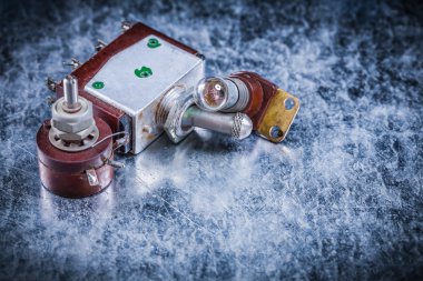 Elektrik açma/kapatma düğmesi