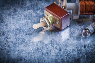 Elektrik açma/kapatma düğmesi trafo