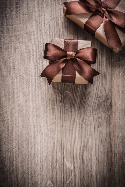 Present boxes with brown ribbons — Stock Photo, Image