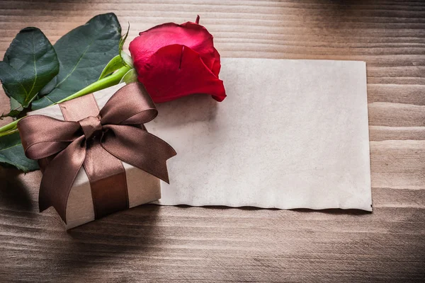 Rose, present box and paper — Stock Photo, Image