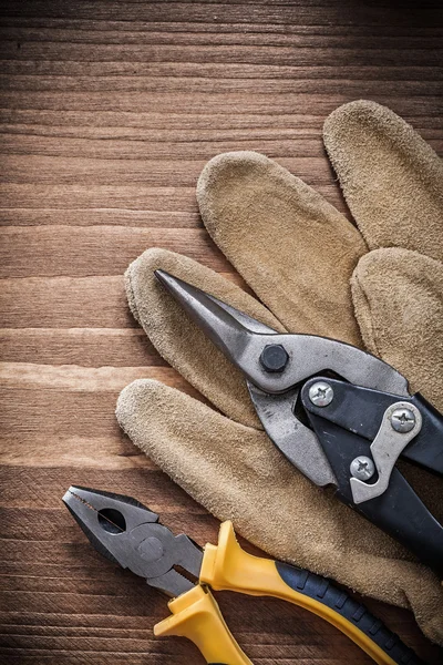 Stalen cutter Tang en handschoen — Stockfoto