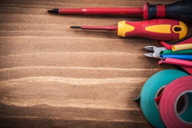 yalıtım bantları ve tel koruma