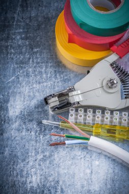 Elektrik donatımı kümesi