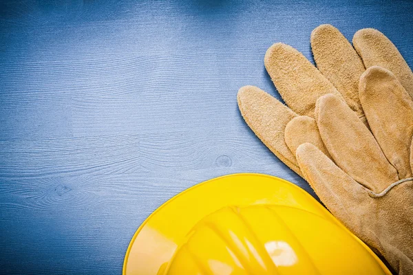 Sombrero duro y guantes de seguridad —  Fotos de Stock