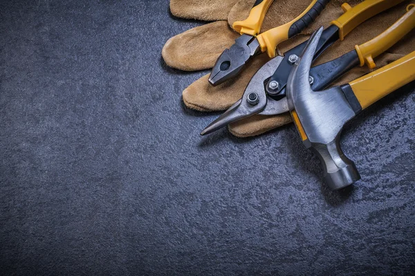 Gants de sécurité avec marteau à griffe — Photo