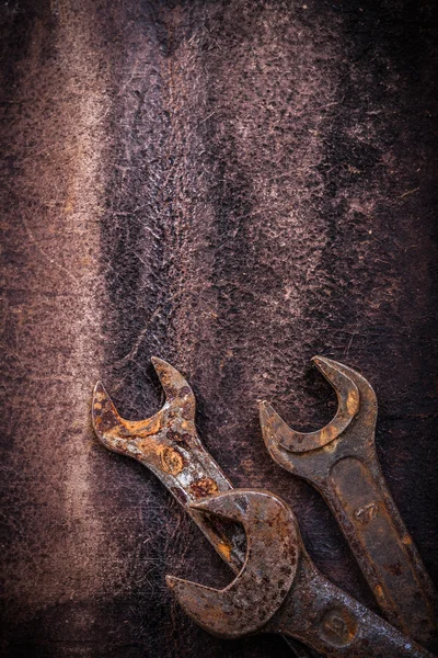 Paslanmış kanca yuvalı eğri somun anahtarları — Stok fotoğraf