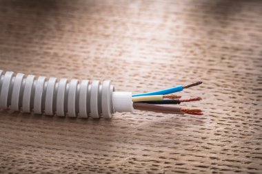 Elektrik oluklu boru kablolar