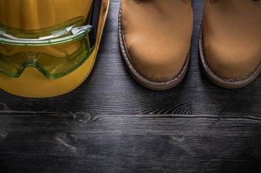 Baret, emniyet çizmeler