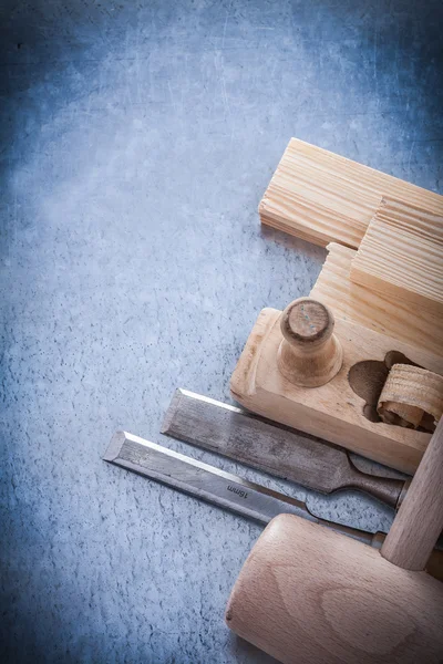 Holzwerkzeuge auf metallischem Hintergrund — Stockfoto