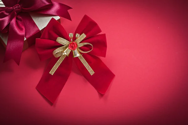 Present box with ribbon — Stock Photo, Image