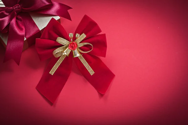 Caja de regalo con cinta — Foto de Stock