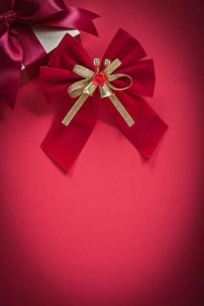 Present box with ribbon — Stock Photo, Image