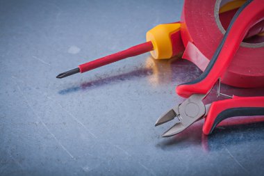 Yalıtım bandı, kerpeten, İZOLELİ tornavida