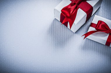 fiyonklu hediye kutuları