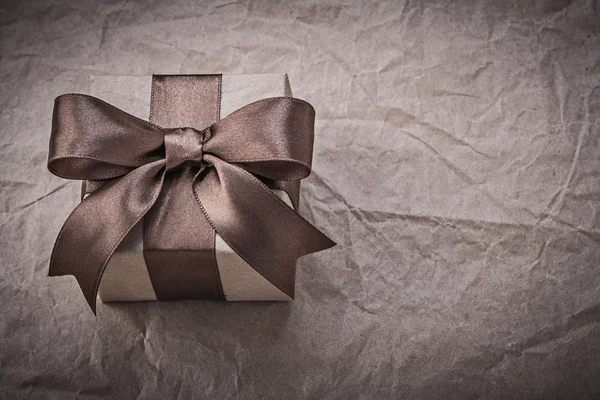 Birthday present with brown bow — Stock Photo, Image