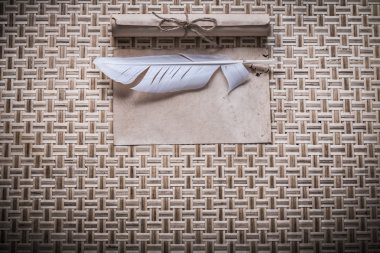 Ortaçağ kağıt kaydırma ve tüy