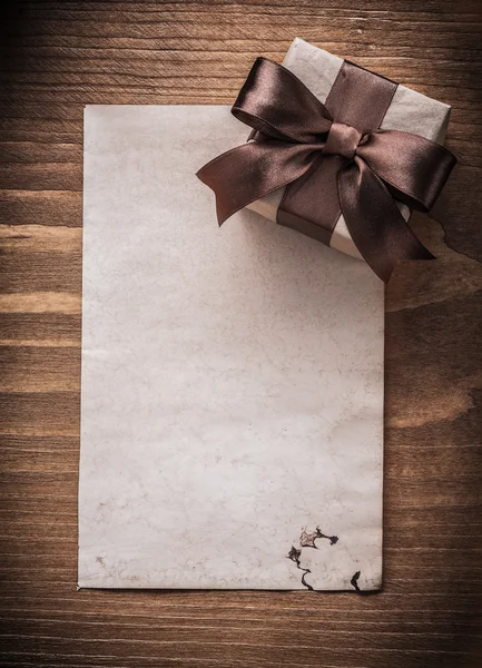 Wrapped present box and paper — Stock Photo, Image