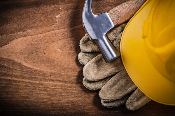 Claw hammer, hard hat and gloves — Stock Photo, Image