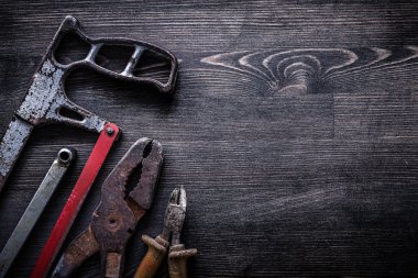 Vintage el testeresi, kerpeten ve pense