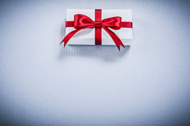 Bağlı kurdele ile mevcut kutusu