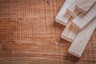 Vintage kahverengi tahta üzerinde ahşap plakalar