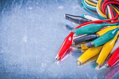 Çok renkli timsah klip kabloları ürün yelpazesine