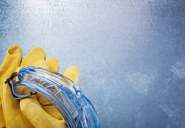 Protective goggles and gloves — Stock Photo, Image