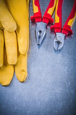 Koruyucu eldiven, pense ve Tel makası