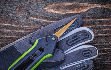 Çalışma koruyucu eldiven ve kesme makineleri