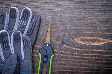 Çalışma koruyucu eldiven ve kesme makineleri