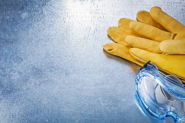 Veiligheidsbril en handschoenen — Stok fotoğraf