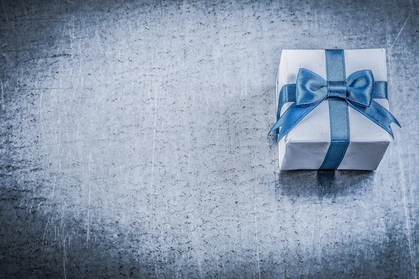 Подарункова коробка з подарунковим бантом — стокове фото