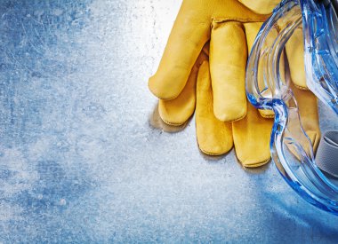 veiligheidsbril en handschoenen