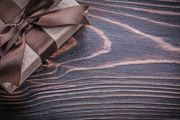 Giftbox with brown present tape — Stock Photo, Image