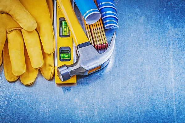 Schutzhandschuhe, Hammer und Bauhöhe — Stockfoto