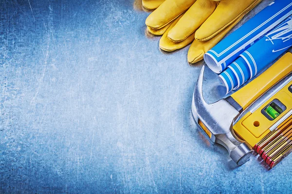 Safety gloves, hammer and construction level — Stock Photo, Image