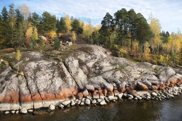 비보르그만의 에로는 지방의 자연을 바라본다 북유럽 발트해 핀란드만에 아름다운 바위와 — 스톡 사진