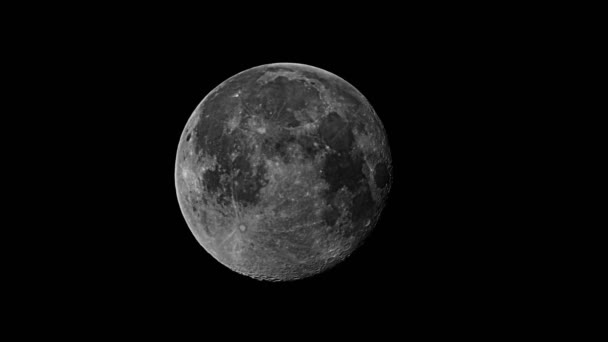 Πραγματική βιντεοσκόπηση της Σελήνης στον ουρανό νύχτας — Αρχείο Βίντεο