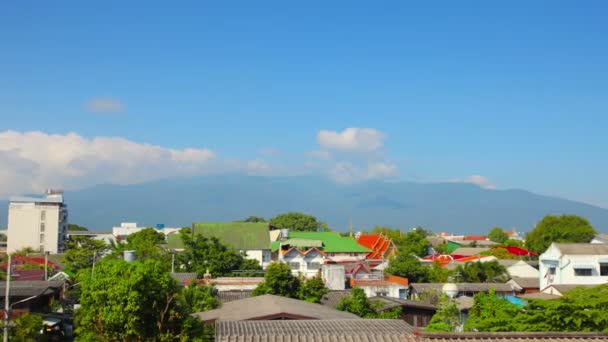 Vista sobre los tejados. Tailandia. Chiang Mai. — Vídeos de Stock