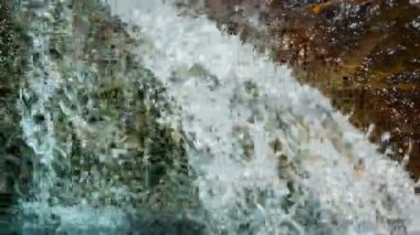 Asya'da Küçük Şelale Ferahlatıcı Ses