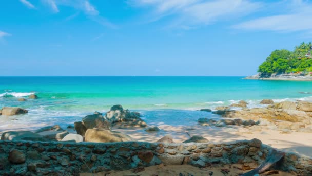 Tropiskt strand paradis på Andamansjön i Thailand — Stockvideo