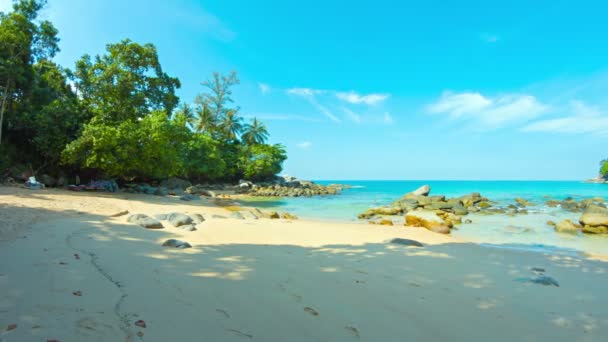 Precioso. Playa tropical abandonada en el sur de Tailandia — Vídeo de stock