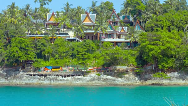 Luxury Resort Tucked Away Behind Treeline в Таиланде — стоковое видео