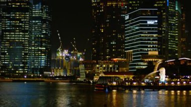 Güzel. Singapur modern mimarinin birçok ticari highrise bina değil. Tüm gece alev aldı..