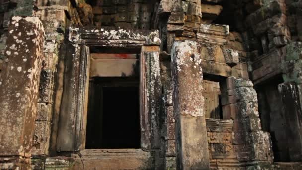 Gros plan sur l'entrée du temple Bayon. Cambodge — Video