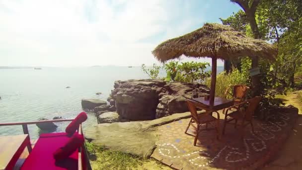 Terraza con vistas a la playa tropical camboyana — Vídeos de Stock