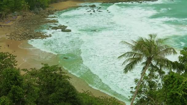 Thailand beach. Not touristic season. cloudy. few people. — Stock Video