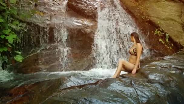 Tourist bathing in the forest waterfall. Thailand. Phuket Island — Stock Video